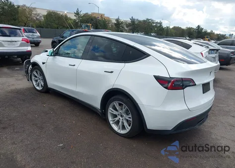 2023 Tesla Model Y Awd/Long Range Dual Motor All-Wheel Drive z USA, uszkodzony, nr VIN 7SAYGDEE4PA038062